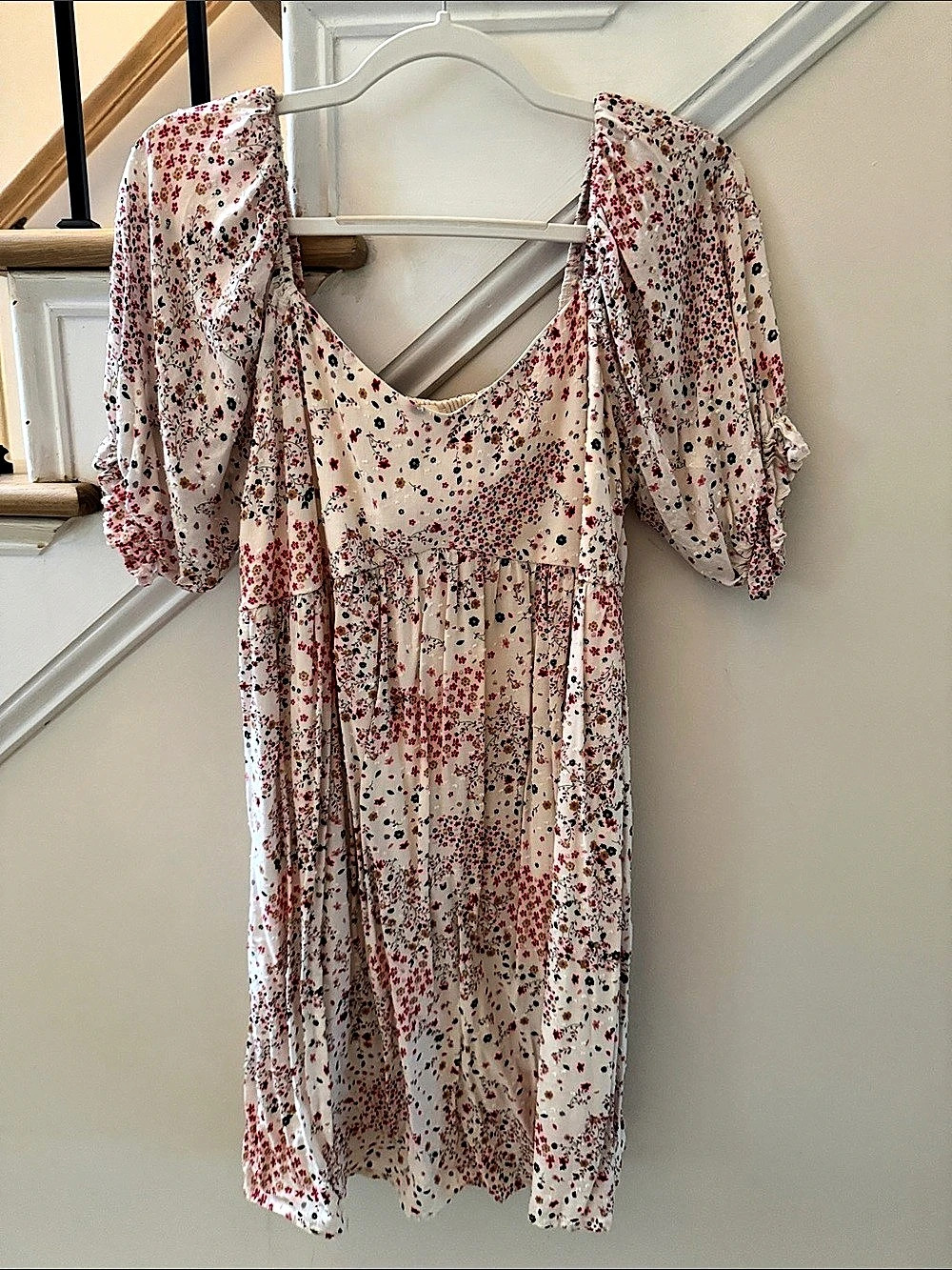 EVERLY Floral Puff Sleeve Mini Dress in White & Red Large